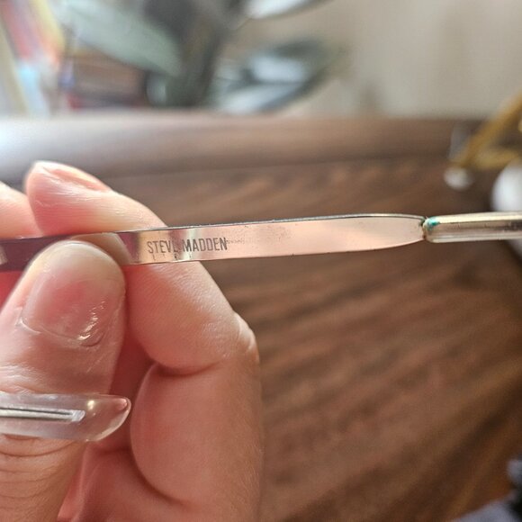 Steve Madden Silver Cat Eye Stunna Shades - Picture 3 of 9